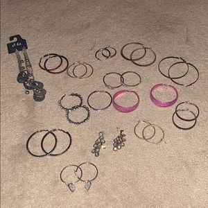 Set of 16 earrings. Variety